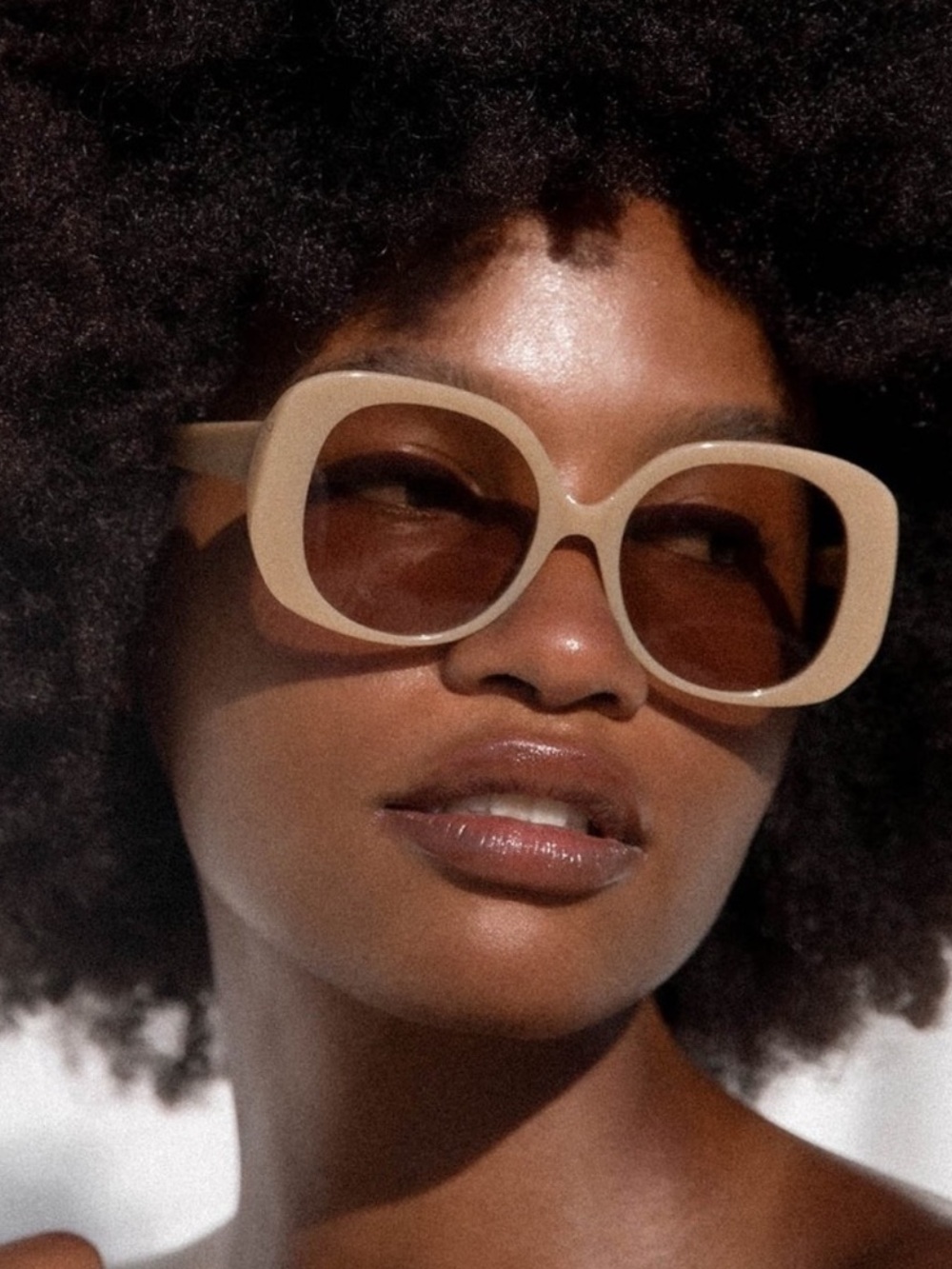 Velvet Canyon Rendevous Sunglasses in Beige NWT - no case